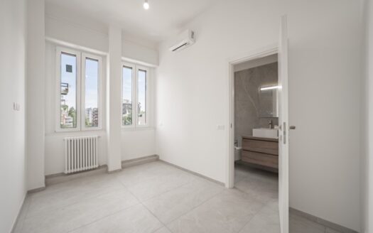 TRILOCALE NUOVO CON TERRAZZO IN ZONA MAGGIOLINA, MILANO