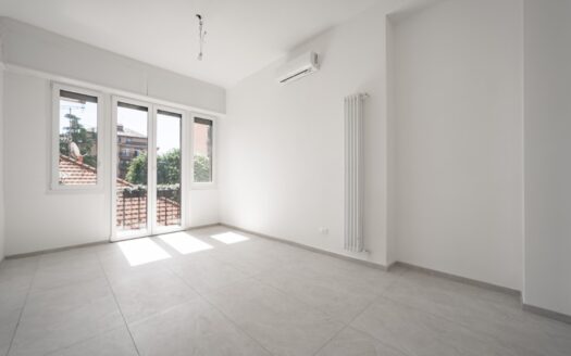 TRILOCALE NUOVO CON TERRAZZO IN ZONA MAGGIOLINA, MILANO