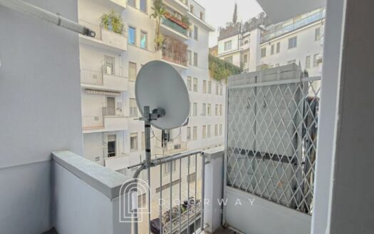 BILOCALE CON BALCONE A PORTA VITTORIA MILANO