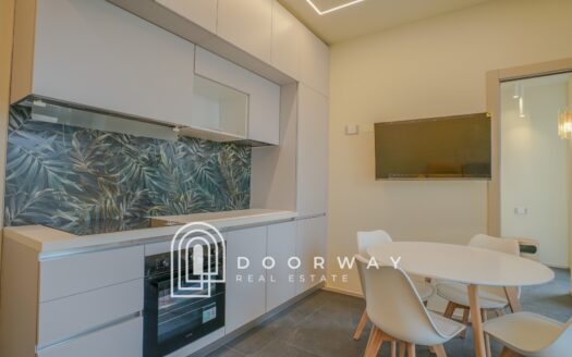 Elegante Bilocale Panoramico in Piazza della Repubblica con Vista Skyline