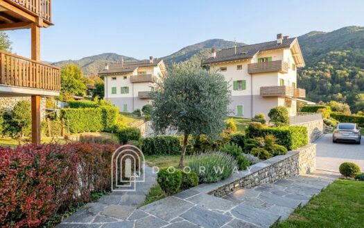 ZOGNO, VISTA SULLE MONTAGNE E CAMINO: CASA VACANZE